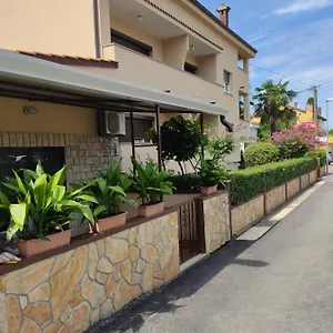 https://apartment-mara-porec.in-istria.net