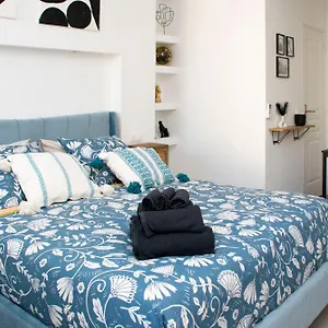 https://au-pied-du-vieux-port.fr-provencehotel.com